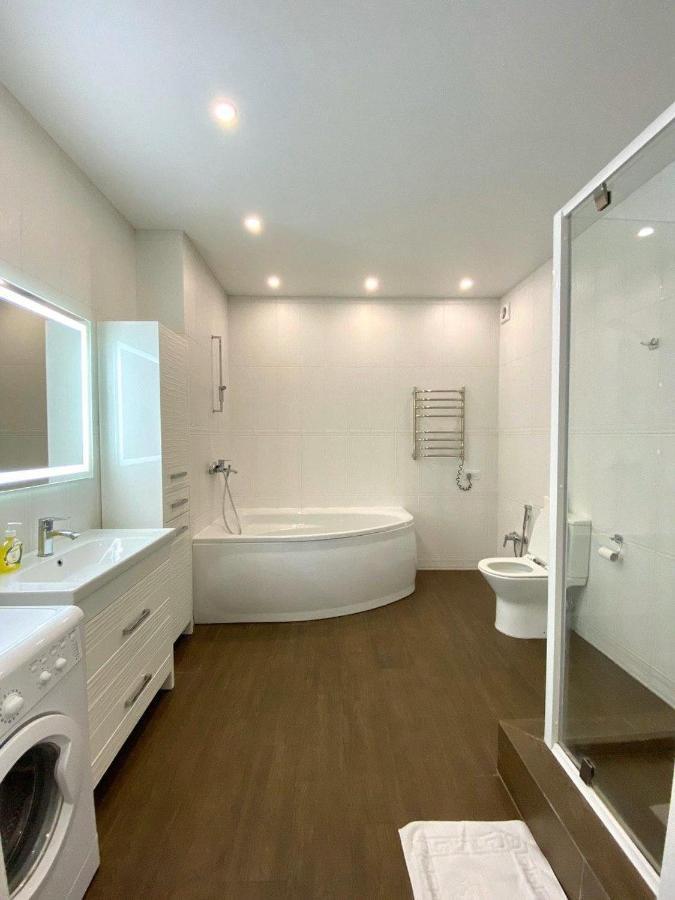 Gagarin Plaza Stylish Apartment Odessa Exterior foto