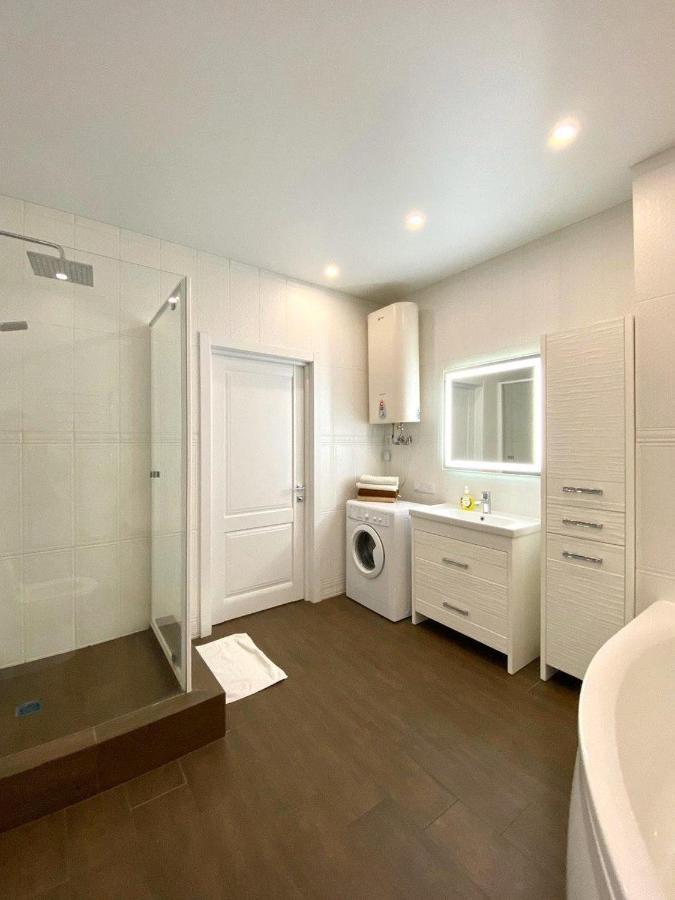 Gagarin Plaza Stylish Apartment Odessa Exterior foto